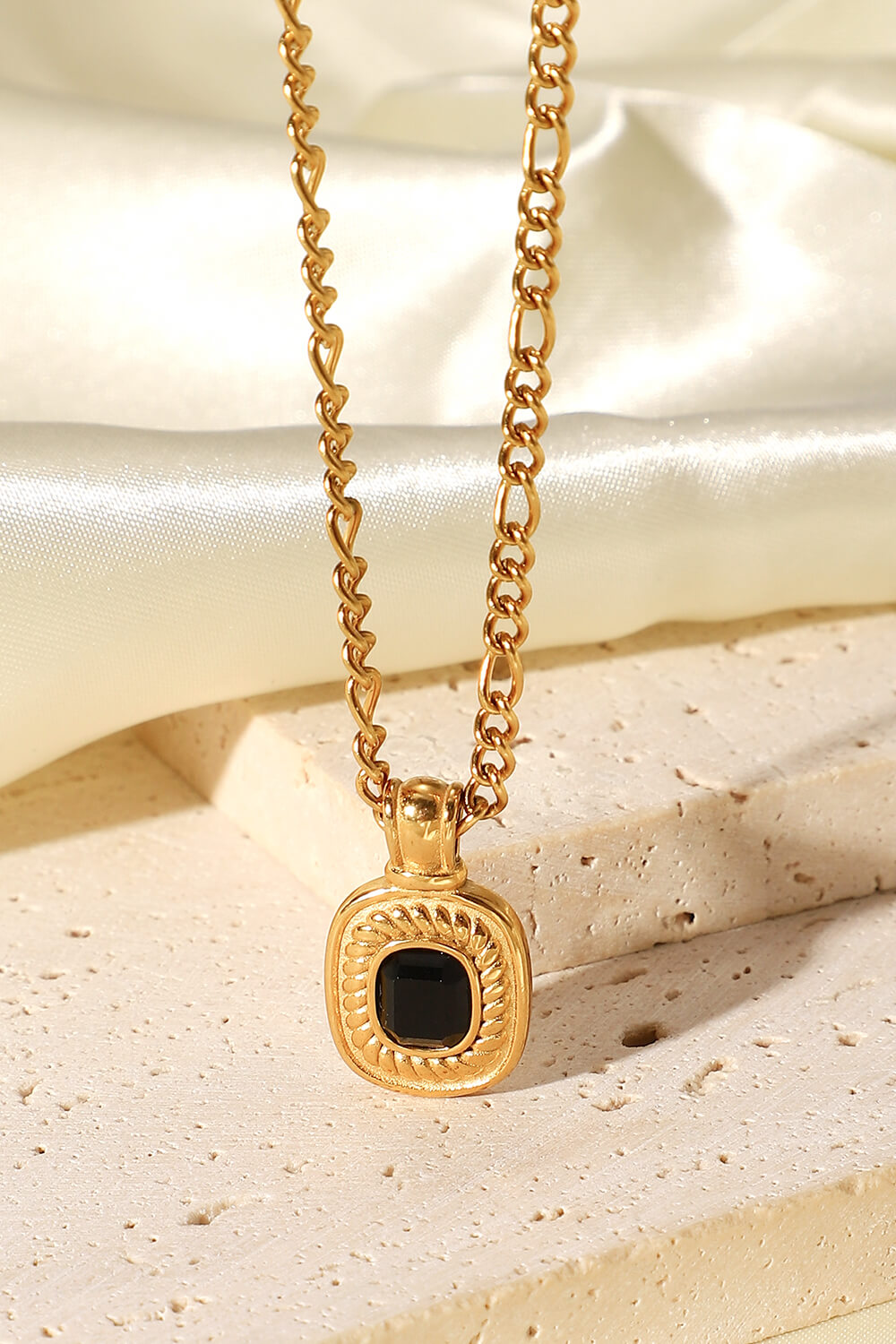 18K Gold Plated Inlaid Rhinestone Pendant Necklace - ClozArt