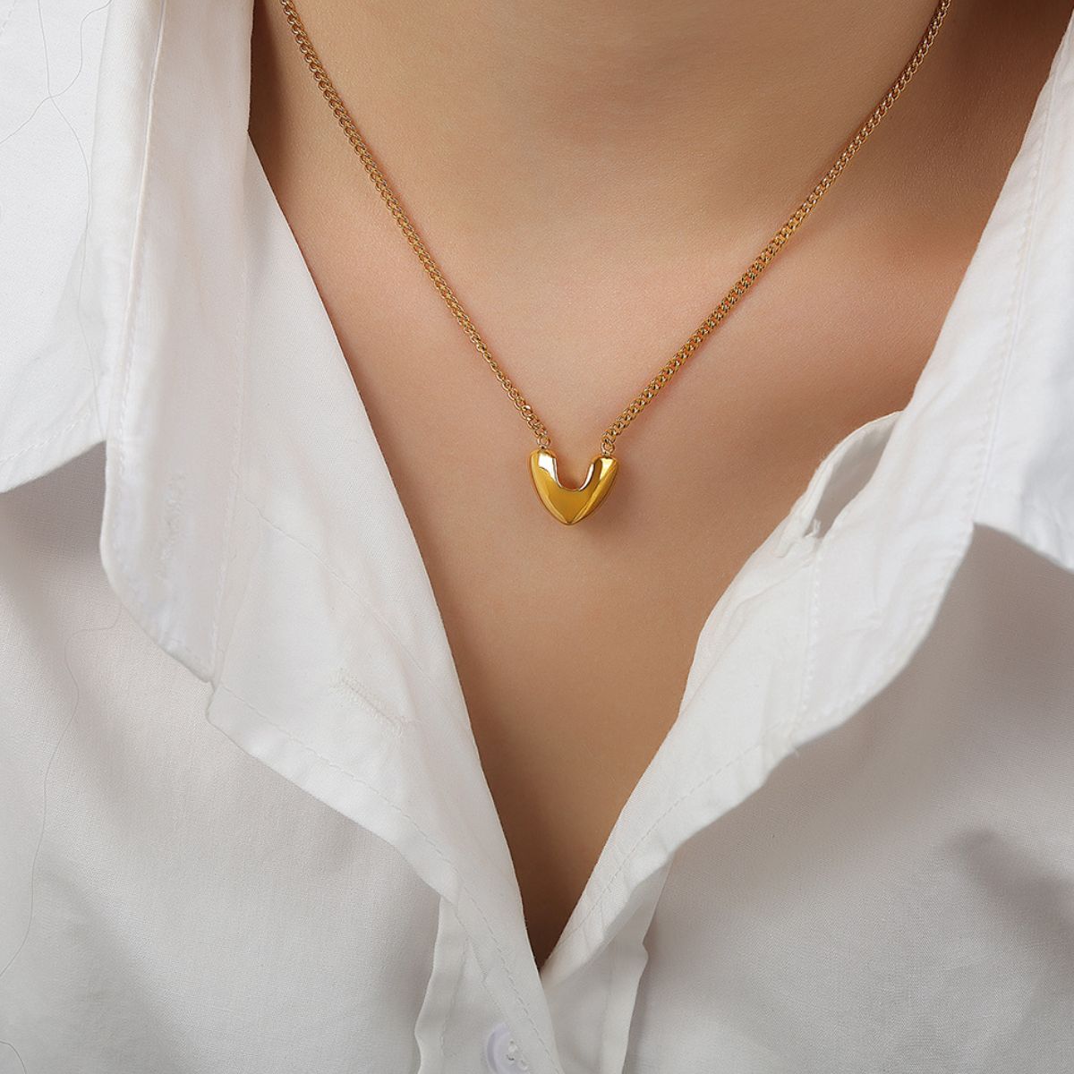 Gold-Plated Heart Pendant Necklace - ClozArt