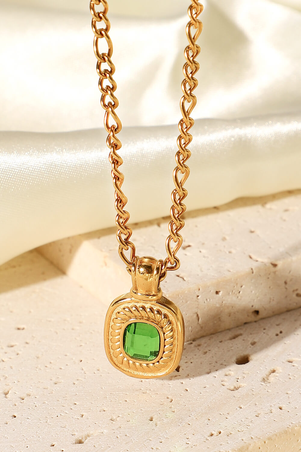 18K Gold Plated Inlaid Rhinestone Pendant Necklace - ClozArt