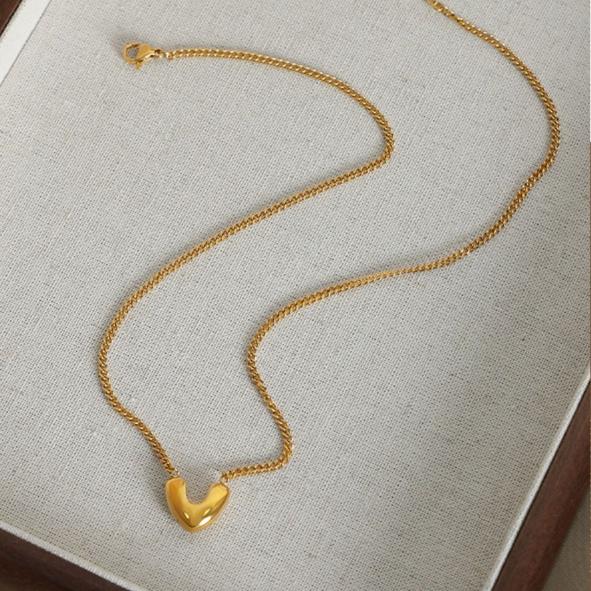 Gold-Plated Heart Pendant Necklace - ClozArt