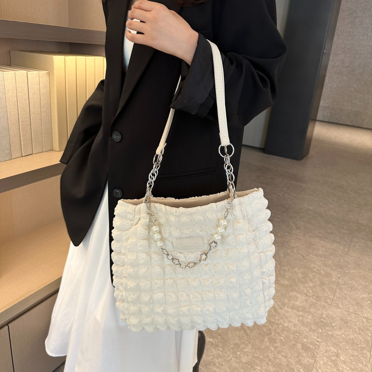 Bubble Textured Tote Bag - ClozArt