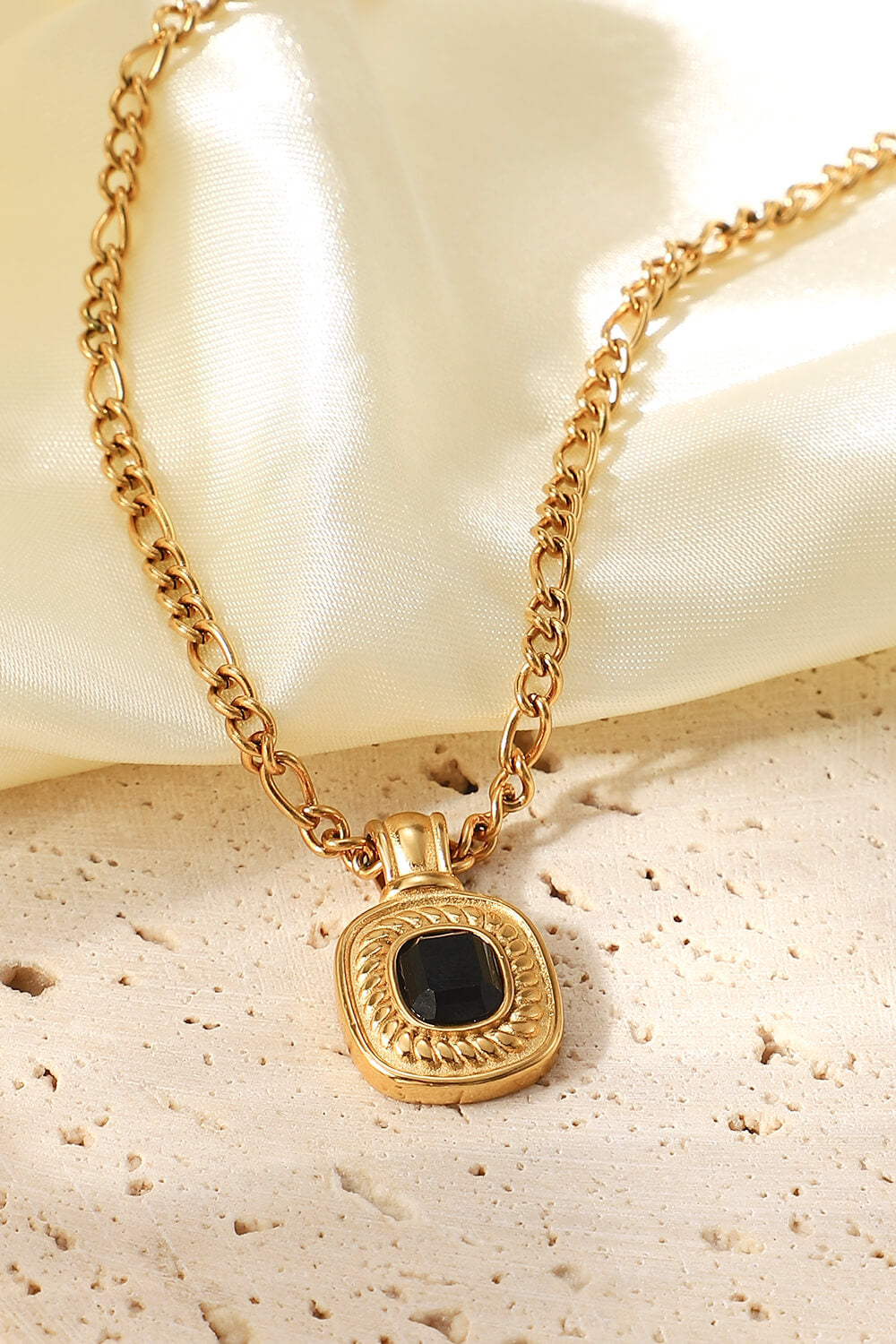 18K Gold Plated Inlaid Rhinestone Pendant Necklace - ClozArt