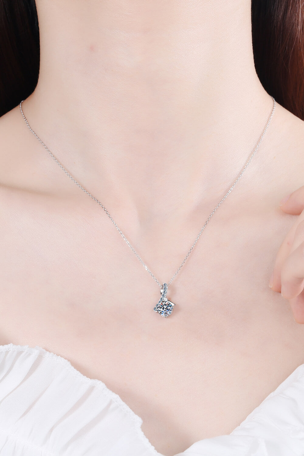 Unique and Chic Moissanite Pendant Necklace - ClozArt