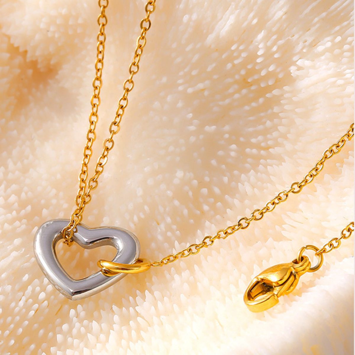 18K Gold-Plated Heart Bracelet - ClozArt