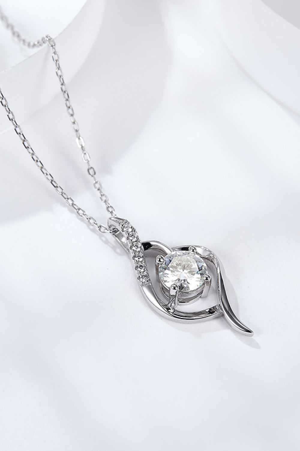 Platinum-Plated 1 Carat Moissanite Pendant Necklace - ClozArt