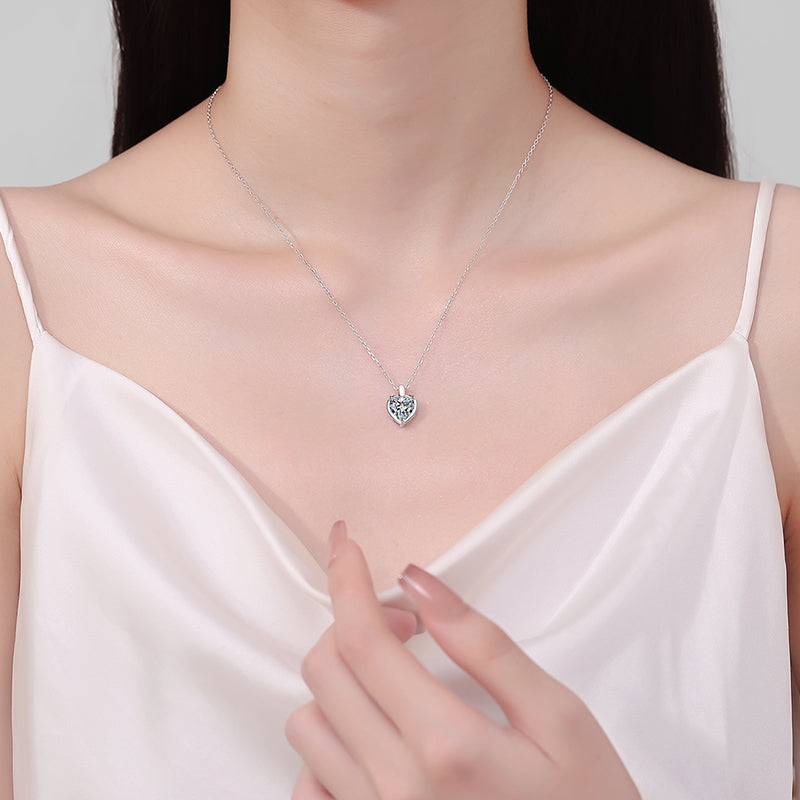 2 Carat Moissanite 925 Sterling Silver Heart Shape Necklace - ClozArt