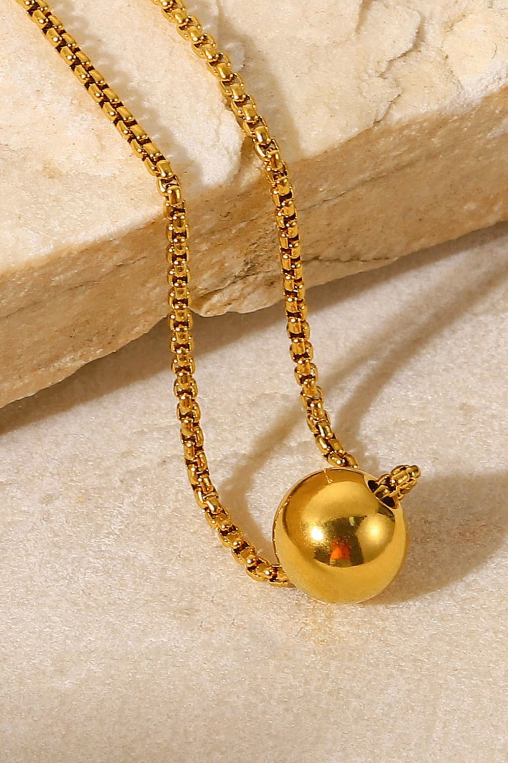 18K Gold-Plated Round Shape Pendant Necklace - ClozArt