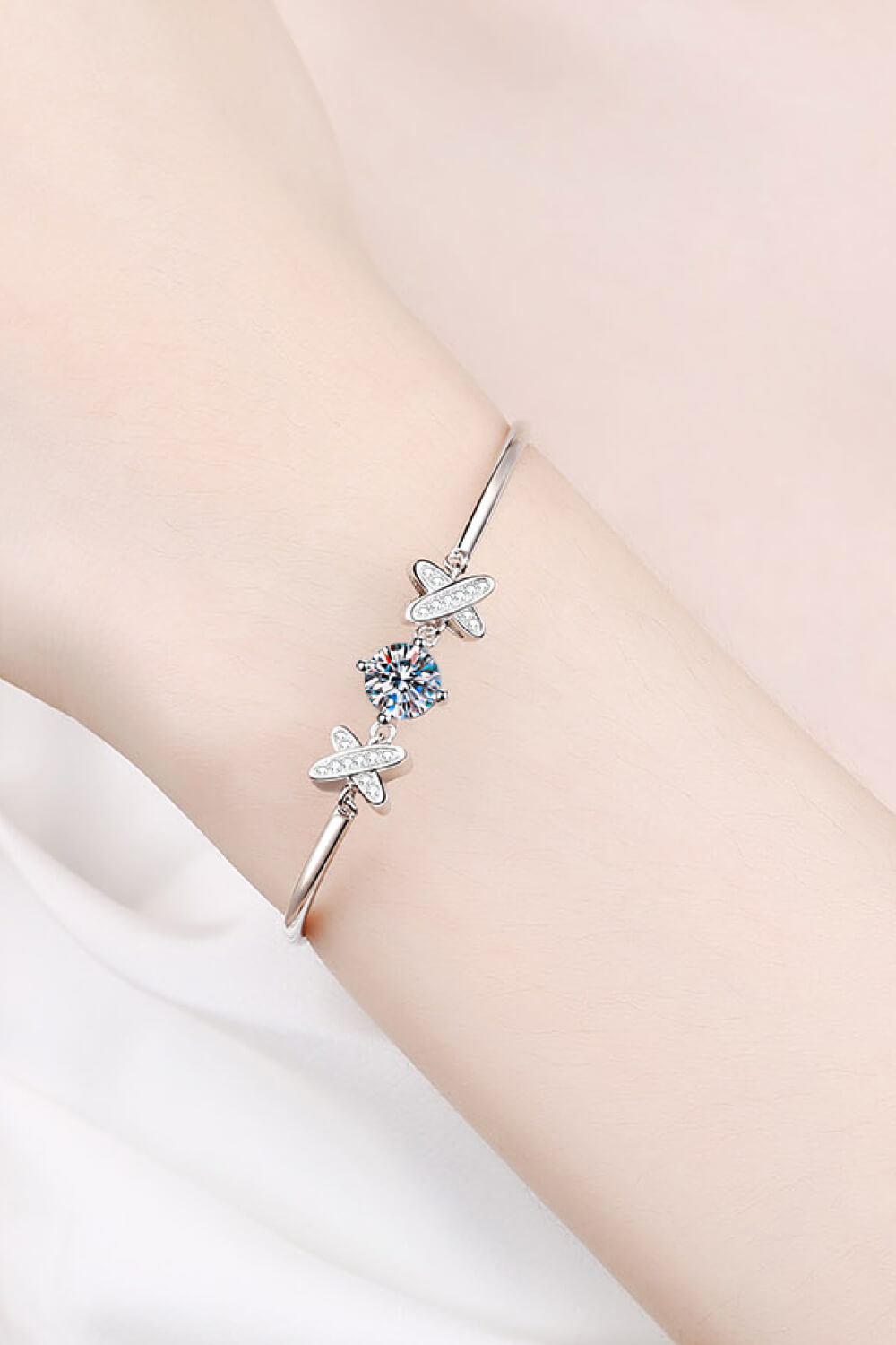 Adored Happy State of Mind 1 Carat Moissanite Bracelet - ClozArt