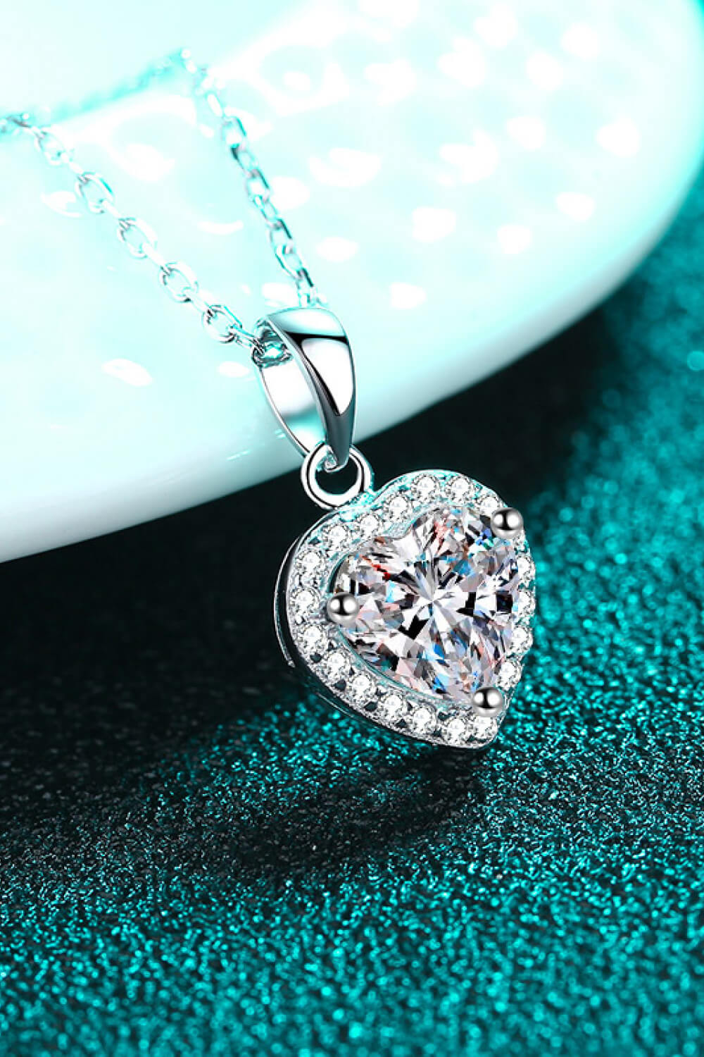 1 Carat Moissanite Heart Pendant Chain Necklace - ClozArt