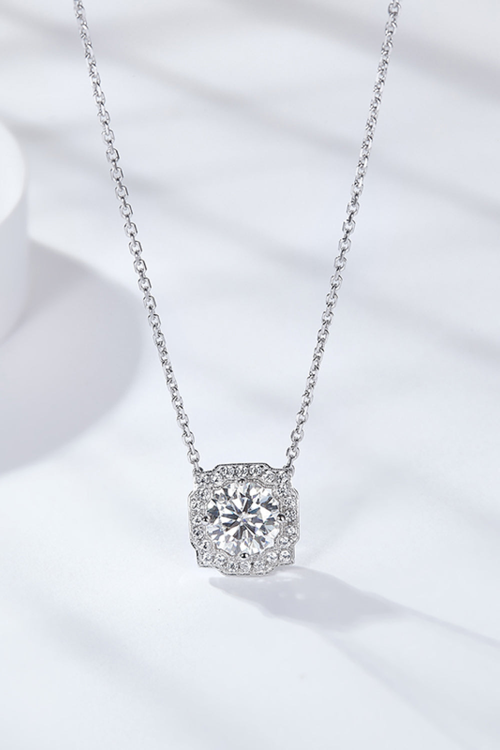 1 Carat Moissanite Flower Shape Pendant Chain Necklace - ClozArt