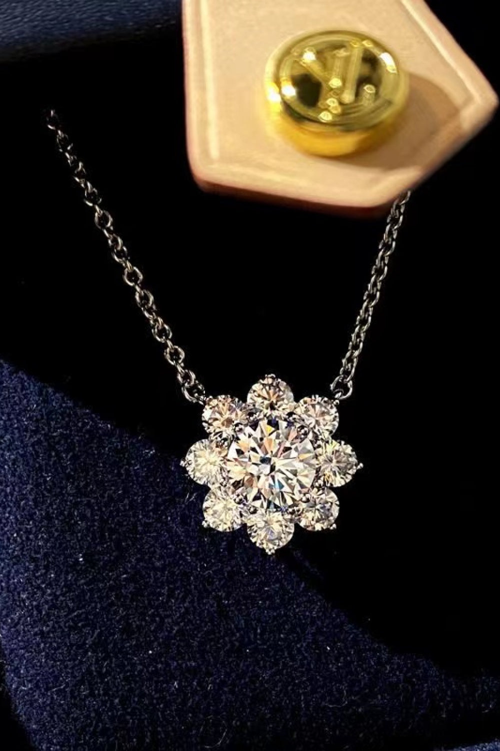 1 Carat Moissanite Floral Pendant Necklace - ClozArt