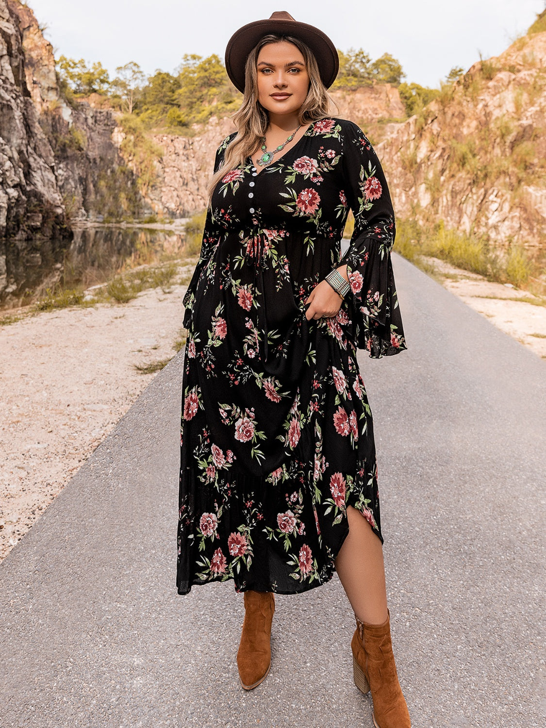 Plus Size Floral Flare Sleeve Dress - ClozArt