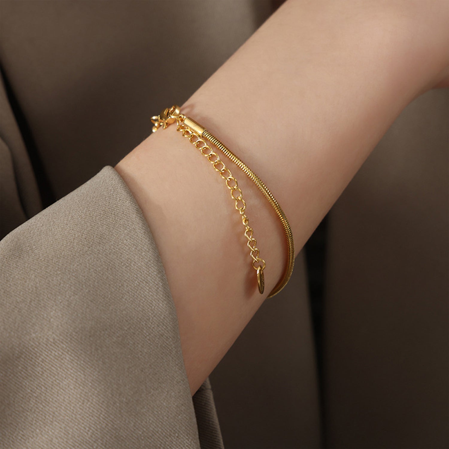 18K Gold-Plated Minimalist Bracelet - ClozArt