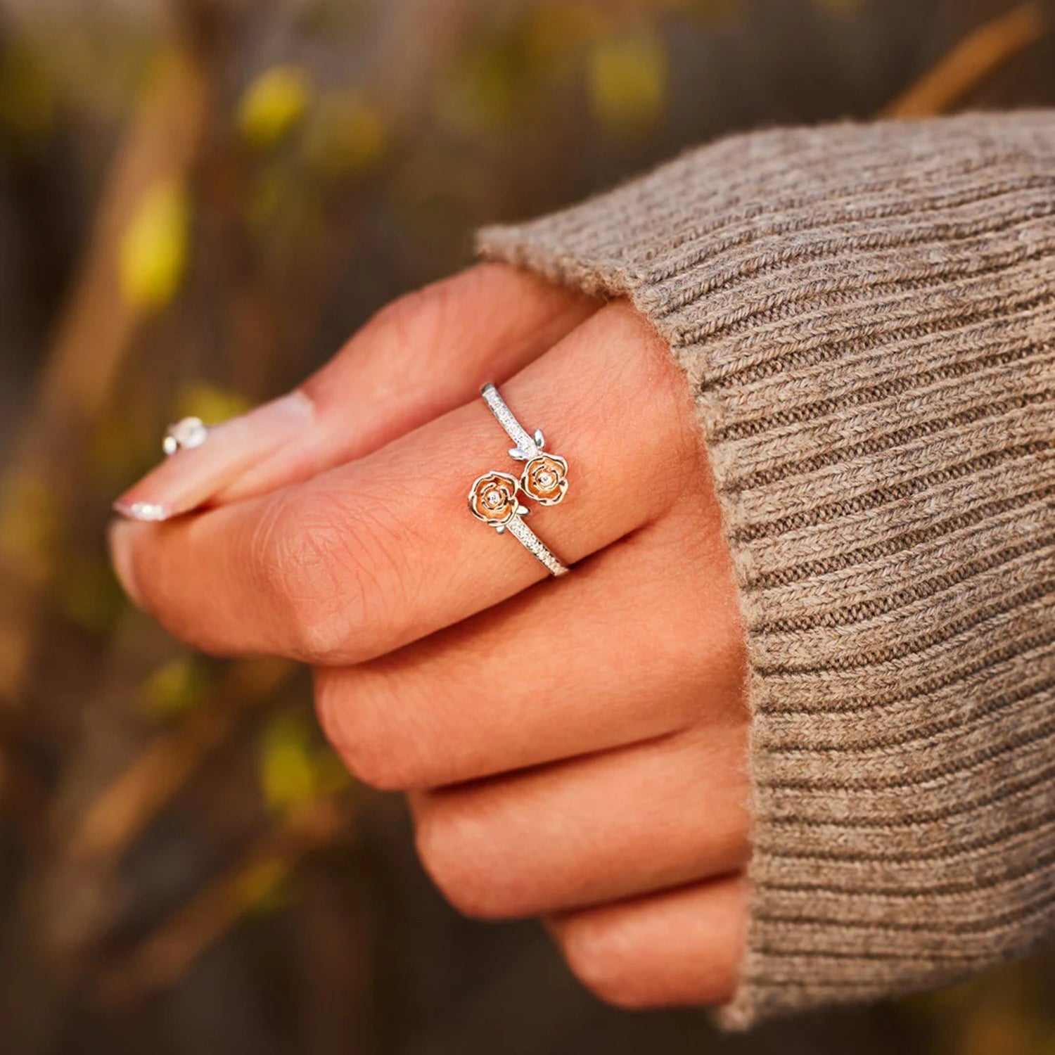 Rose Shape Inlaid Zircon Bypass Ring - ClozArt