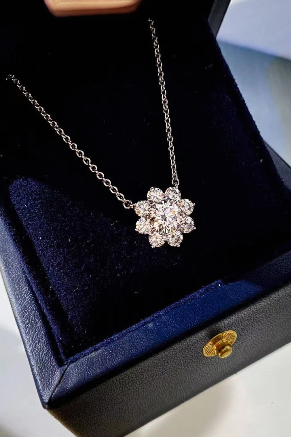 1 Carat Moissanite Floral Pendant Necklace - ClozArt