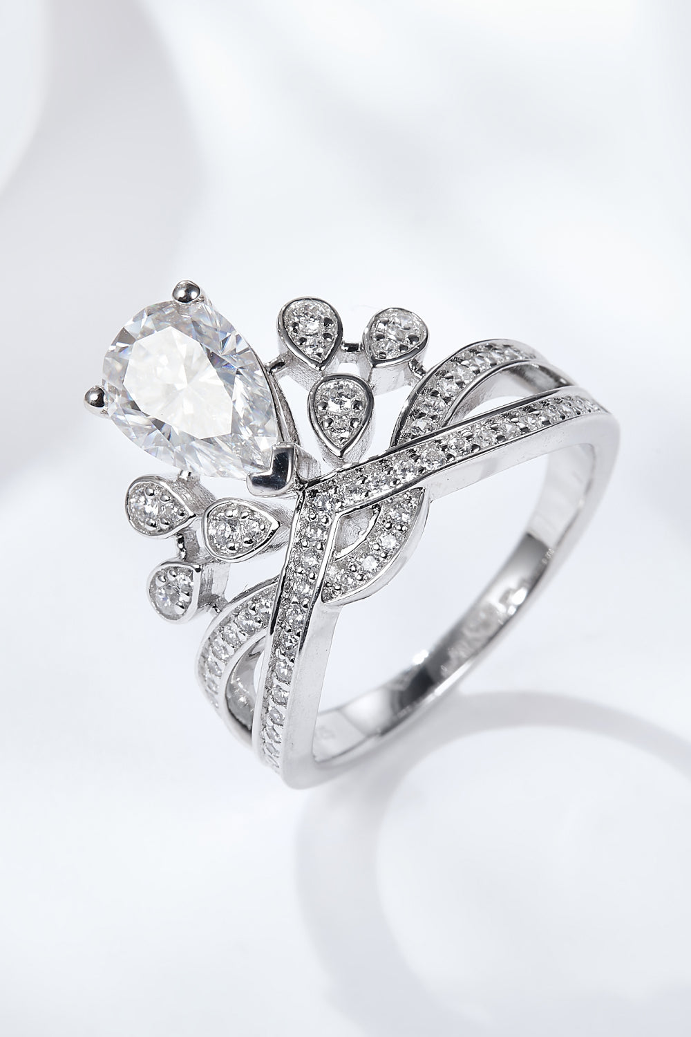 1.5 Carat Moissanite Crown-Shaped Ring - ClozArt