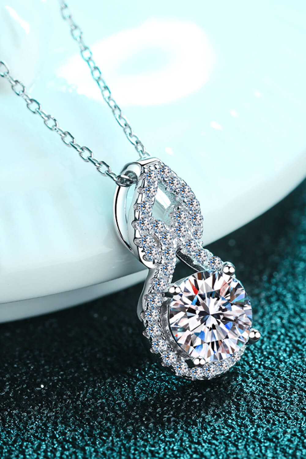 1 Carat Moissanite Pendant Necklace - ClozArt