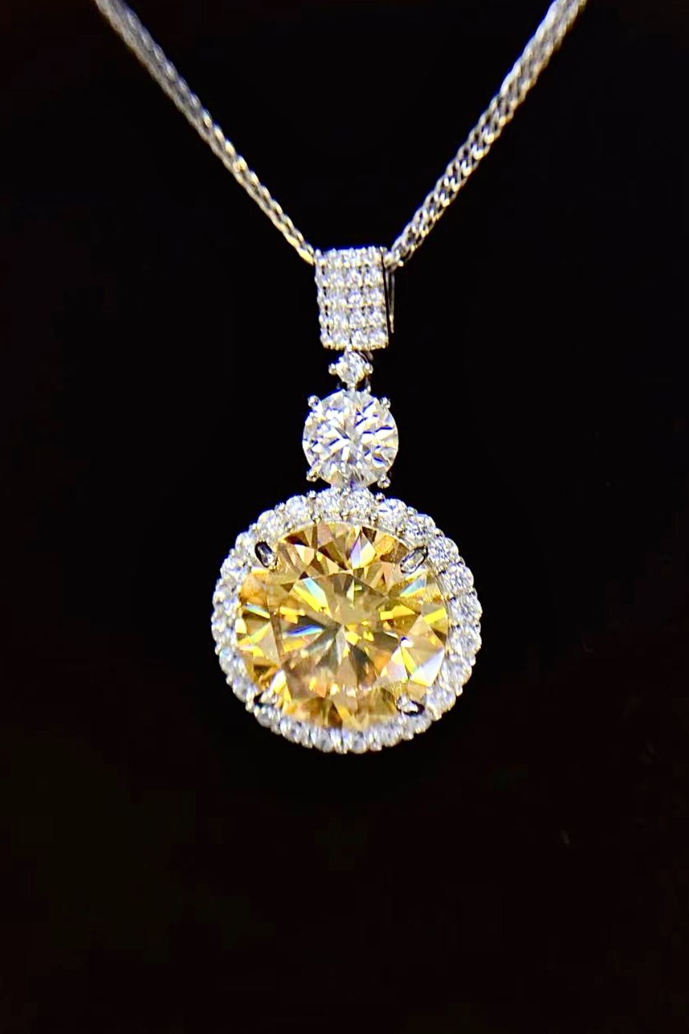 6 Carat Moissanite Pendant Necklace - ClozArt