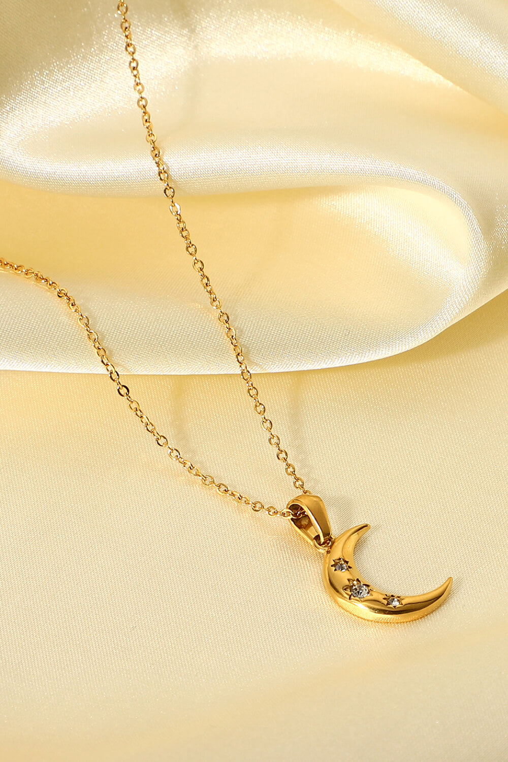 18K Gold Plated Inlaid Zircon Moon Pendant Necklace - ClozArt