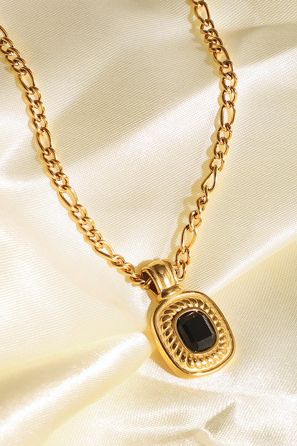 18K Gold Plated Inlaid Rhinestone Pendant Necklace - ClozArt