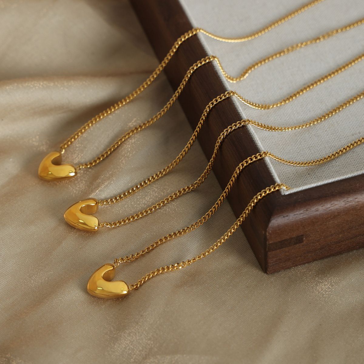 Gold-Plated Heart Pendant Necklace - ClozArt